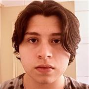 joven tutor con buenas habilidades comunicativas con los niños